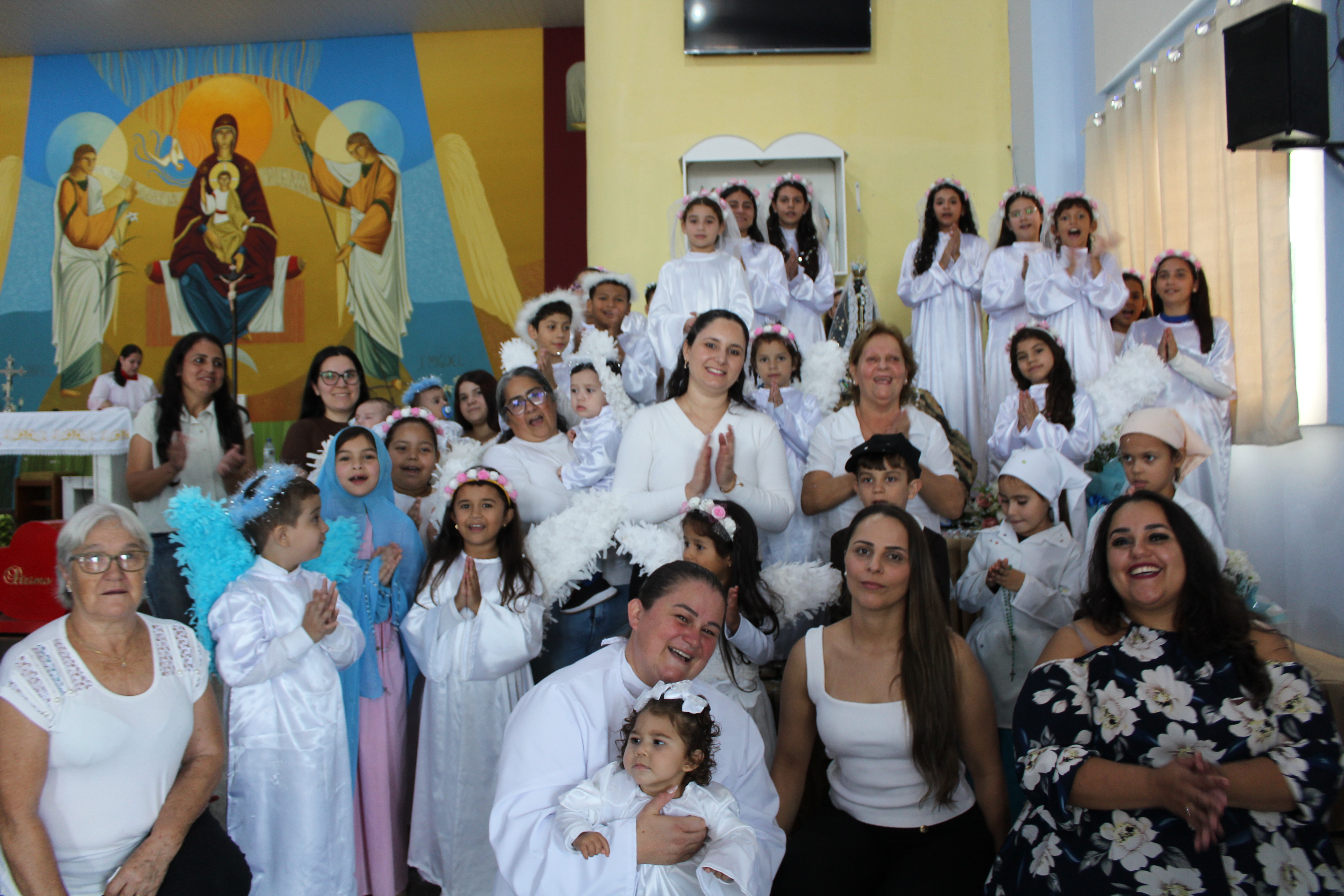 Entre Anjos, Fé e Gerações há 23 anos da Coroação de Nossa Senhora emocionam a comunidade São Gabriel Arcanjo