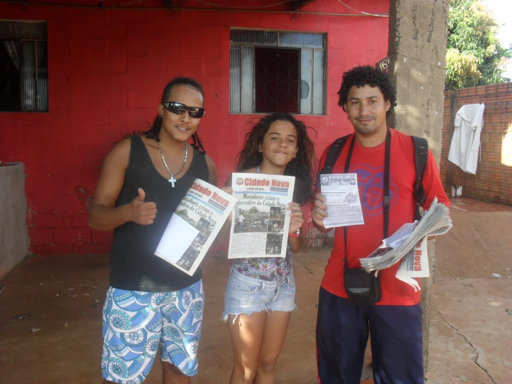 Distribuição do primeiro exemplar do jornal comunitário "Cidade Nova Informa"